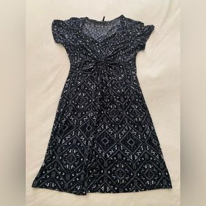 Daisy Fuentes v-neck dress